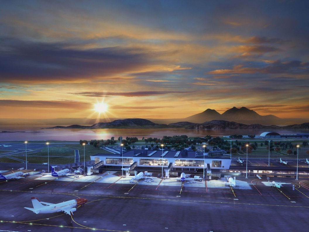 Flyplass ved solnedgang med fly på rullebanen, fjell i bakgrunnen, og dramatisk himmel.